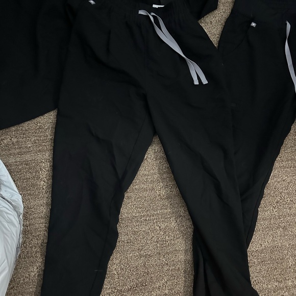 Figs Scrub Ensemble - Picture 5 of 6